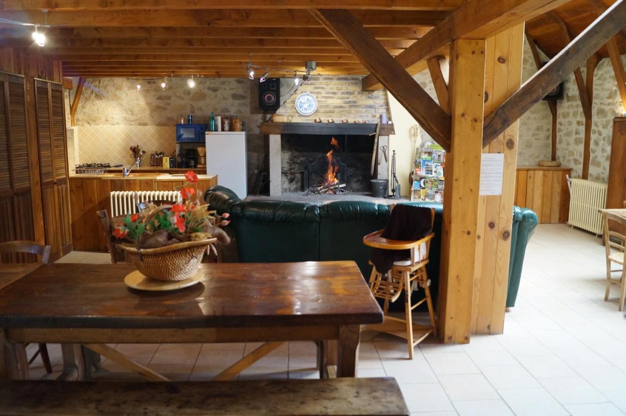 Gite De 15 Places En Chambre De 2, 4, 5 Personnes Saint-Exupery-les-Roches Ngoại thất bức ảnh